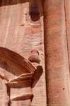 Dettaglio architettonico di Triclinio, Wadi Al-Farasa, Petra, Giordania.
