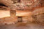 Soffitto colorato di una stanza Triclinio, Wadi Al-Farasa, Petra, Giordania.