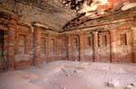 Sala da pranzo della tomba del soldato romano, Wadi Al-Farasa, Petra, Giordania.