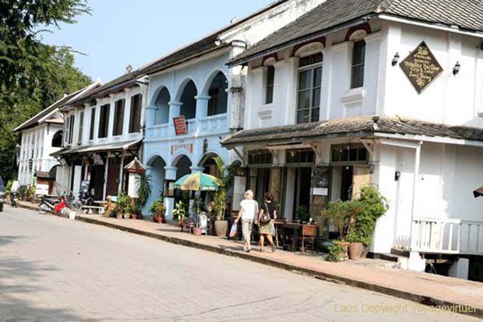 Cammina per le strade di Luang Prabang, Laos