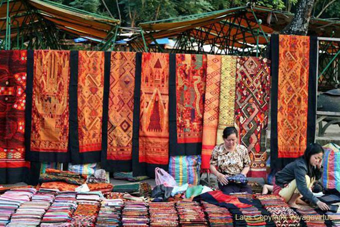 Tipico mercato di Luang Prabang, Laos