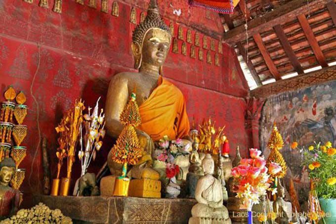 Altare della sala di preghiera, Wat lunga Khun Luang Prabang, Laos