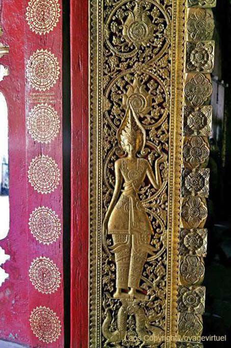 Particolare decorativo di una porta del tempio, Wat Mai, Luang Prabang, Laos