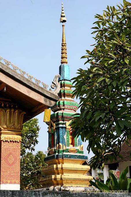 Piccolo stupa verniciato, Wat Sene Soukharam, Luang Prabang, Laos