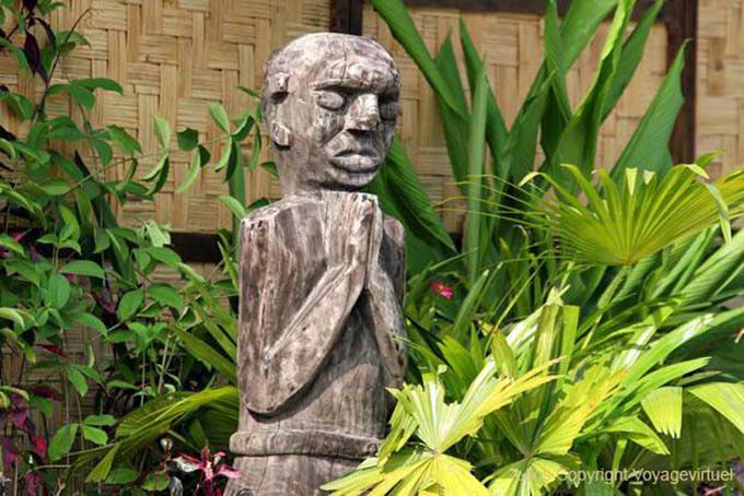 Statua lignea in Wat Sene Soukharam, Luang Prabang, Laos