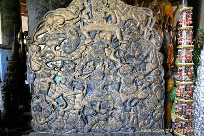 Candelabri con scene del Ramayana, Wat Visoun, Laos