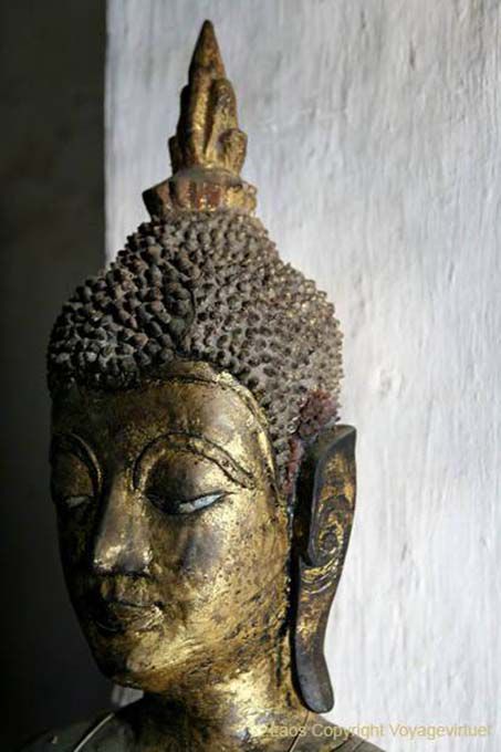Antique Buddha di legno, Wat Visoun, Luang Prabang, Laos
