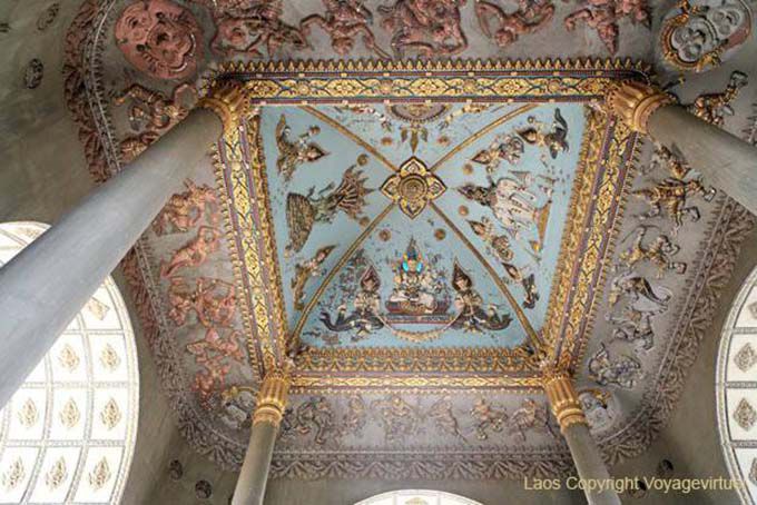 La decorazione interna di Anousavary Patuxai, Vientiane, Laos