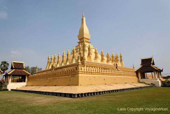 Panorama di Pha That Luang stupa, Wat That Luang, Vientiane, Laos