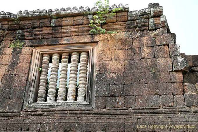 Colonne Finestra contorto, Vat Phou, Laos