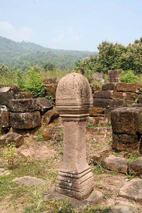 Lingam, il simbolo fallico di Shiva, Wat Phou, Laos