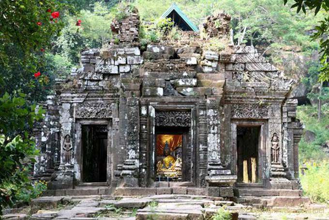 Davanti al santuario, Wat Phou, Laos