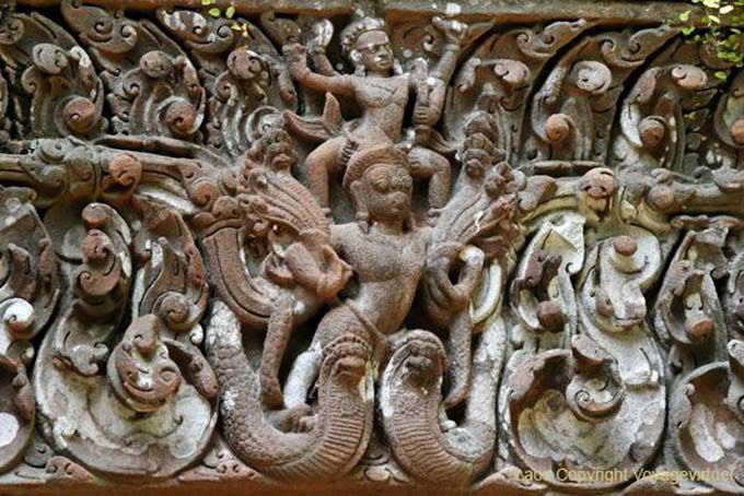 Architrave che mostra Vishnu Garuda, Wat Phou, Laos