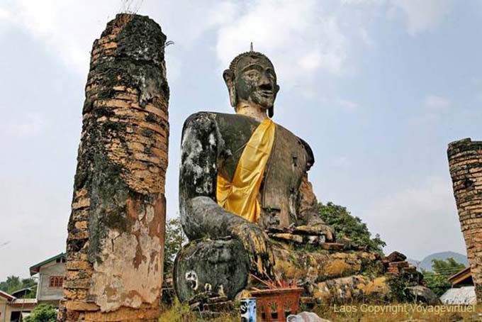 Grande Buddha siede Wat Phia Wat Xieng Khouang Old Capital, Laos