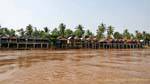 Palafitte sulle rive del Mekong, Det Isola, Laos.