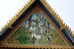 Frontone dipinto del tempio Wat Khon Tai, Khone Island, Laos.