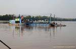 Bac attraversando il Mekong, Khong Island, Laos.