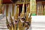 Snake-drago, ingresso alla pagoda Haw Pha Bang, Luang Prabang Palace, Laos.