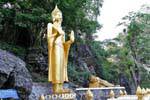 Buddha in piedi e seduta, il Monte Phousi, Luang Prabang, Laos.