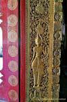 Particolare decorativo di una porta del tempio, Wat Mai, Luang Prabang, Laos.