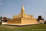 Panorama di Pha That Luang stupa, Wat That Luang, Vientiane, Laos.