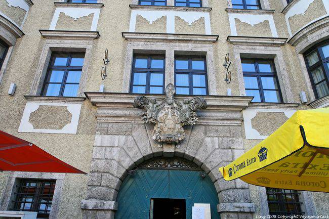 Frontone ornato, Altstadt, Alter Markt, Linz - Austria