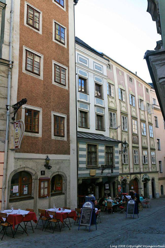 Terrazza e facciate dipinte, Altstadt, Hofberg, Linz - Austria