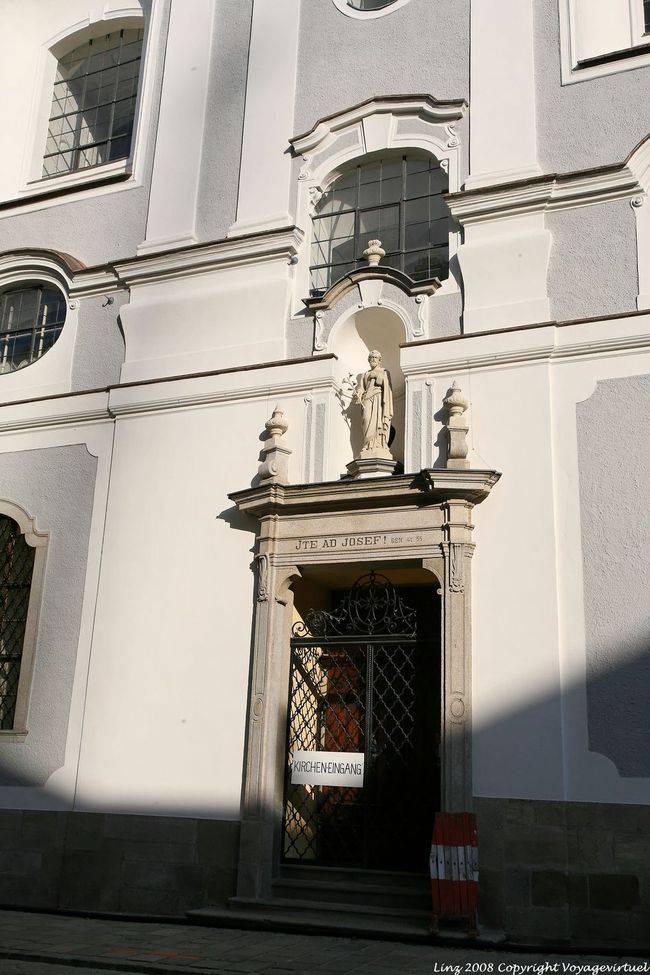 Ingresso alla chiesa, Klosterstrasse, Minoritenkirche, Linz - Austria
