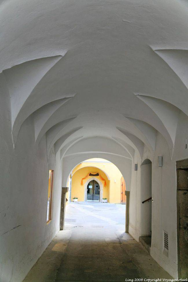 Altstadt, passaggio ad arco, Linz - Austria