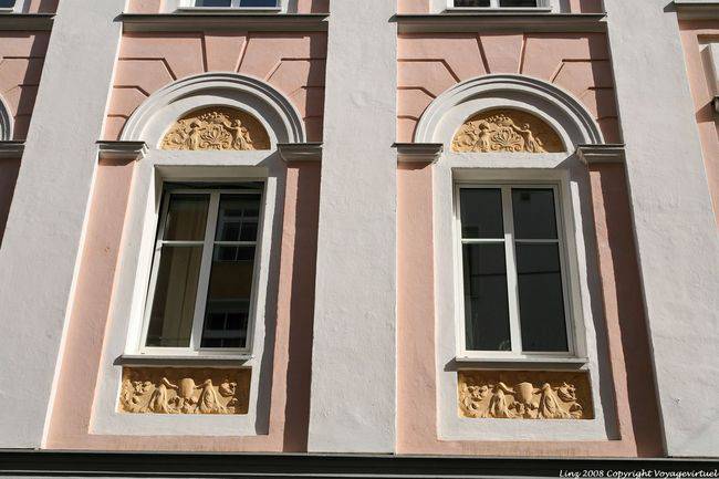 Baumbachstrasse, finestre e offerte intagliate, Linz - Austria