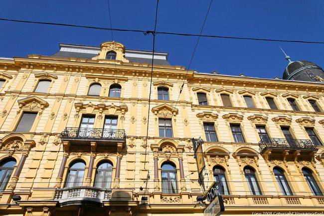Bismarkstrasse, Landstrasse, facciata gialla, Linz - Austria