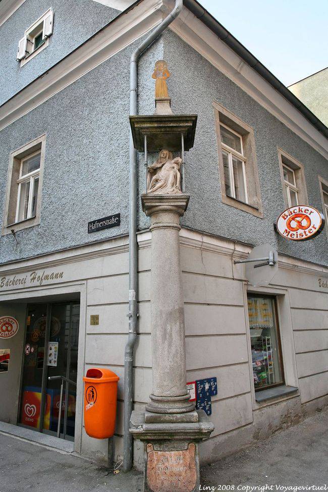 Hafnerstrasse, Vergine e Cristo all'angolo della strada, Linz - Austria