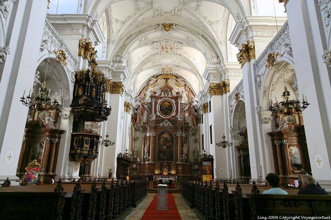 Ignatiuskirche, Alterdom, il pulpito e la navata, Linz - Austria