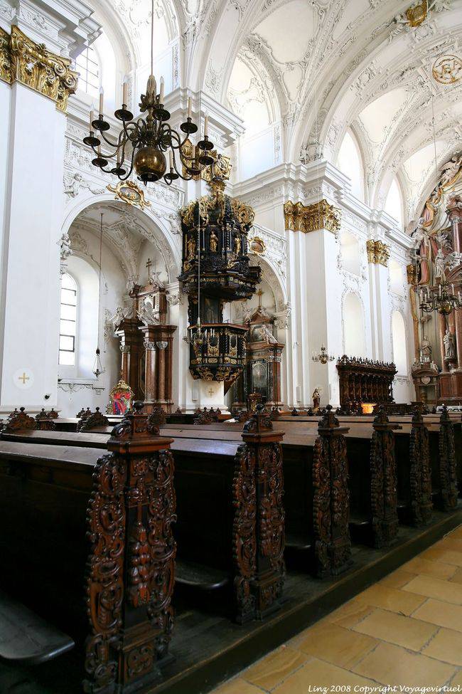 Ignatiuskirche, Alterdom, dettagli delle panchine, Linz - Austria