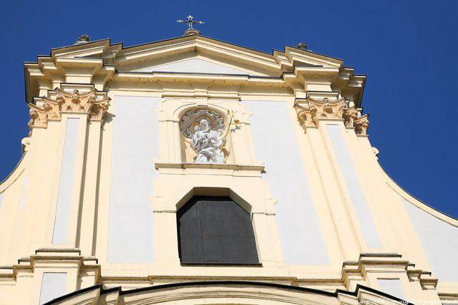 Karmeliter Kirche, primo piano in cima alla facciata, Linz - Austria