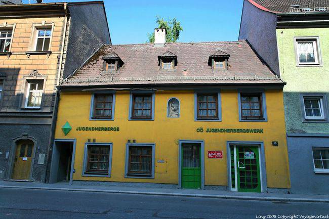 Kremstal Bundesstrasse, casa bassa, Jugendherbergswerk, Linz - Austria