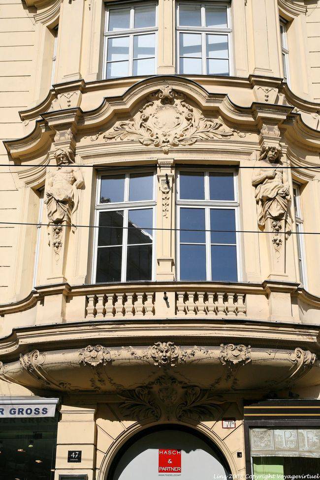 Landstrasse, facciata e sculture, Hash e partner, Linz - Austria