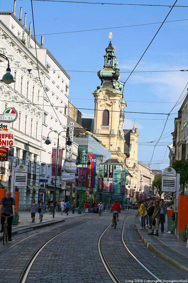 Landstrasse, Taubenmarkt, vista da una fermata del tram, Linz - Austria