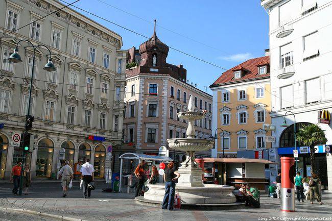 Landstrasse, Taubenmarkt, Sparkassen, piazza e fontana, Linz - Austria