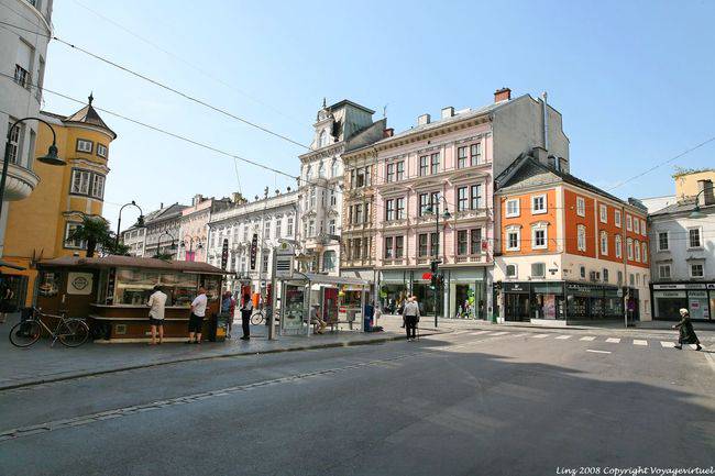 Landstrasse, Taubenmarkt vista da Domgasse, Linz - Austria