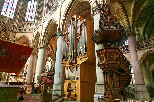 Neuer Dom, il pulpito e l'organo, Linz - Austria