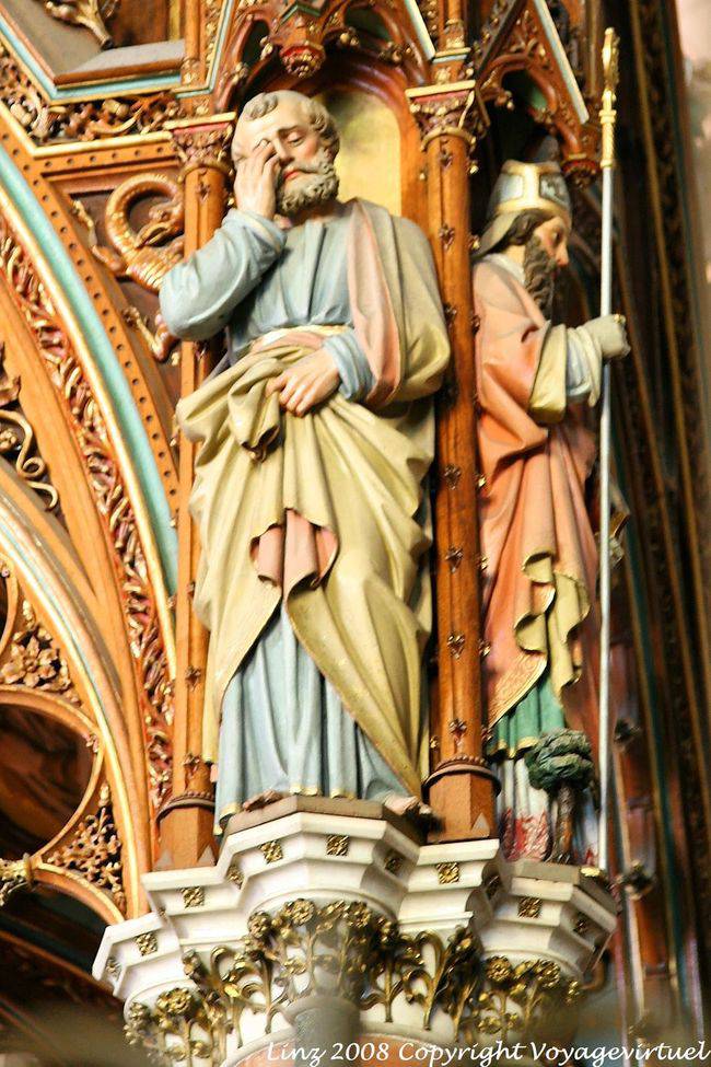 Neuer Dom, sanzione di Saint su un pilastro, Linz - Austria
