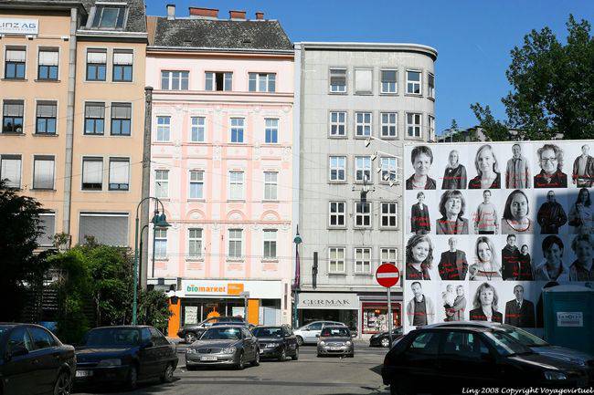 Schiller Platz, si affaccia su un pub, Linz - Austria