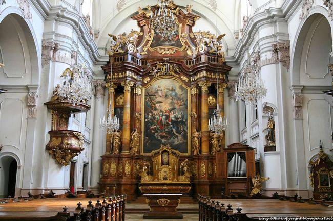 Ursulinen Kirche, l'altare della chiesa, Linz - Austria