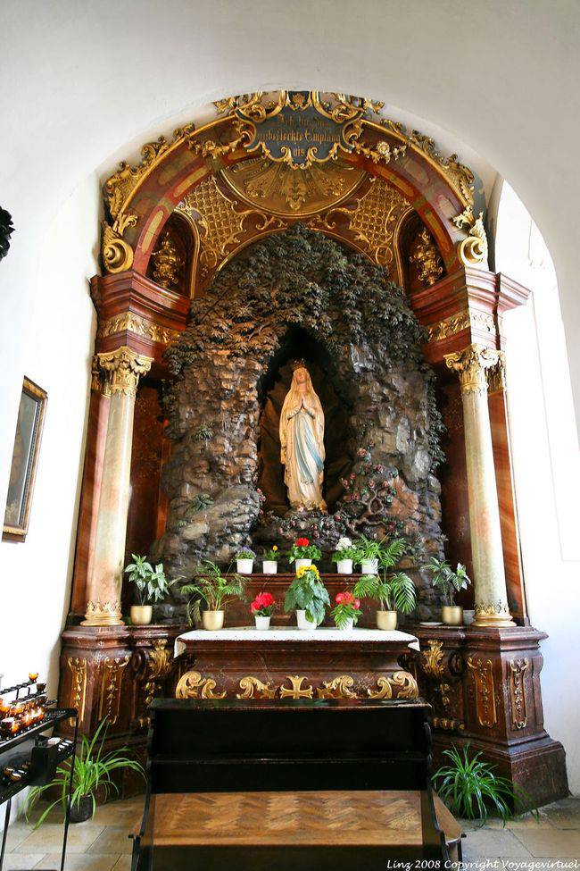 Ursulinen Kirche, Vergine in una grotta, Linz - Austria