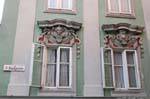 Altstadt, Badgasse, mascaron alle finestre, Linz, Austria.