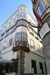Altstadt, di fronte all'Apothekerhaus, Linz, Austria.