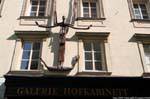 Altstadt, scultura sulla facciata della Galerie Hofkabinett, Hofgasse, Linz, Austria.