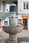 Altstadt, Klosterstrasse, fontana del piccione, Linz, Austria.