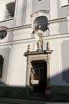 Ingresso alla chiesa, Klosterstrasse, Minoritenkirche, Linz, Austria.